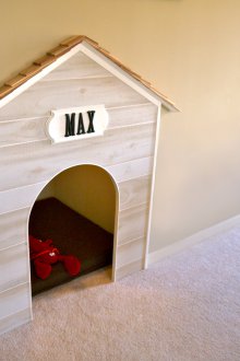 Кутия за кучета под стълбите