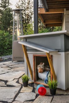 Куче кутия сиво