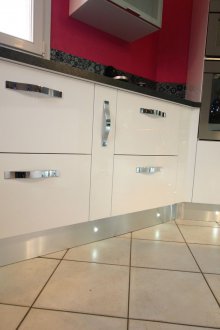 Самозалепващ се филм бял