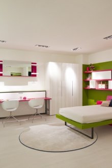 더블 작업 공간과 침실의 컨버터블 침대