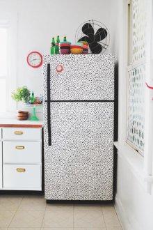 Самозалепващ се филм върху хладилника