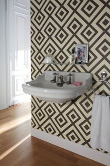 Самозалепващ се филм на стената