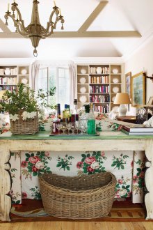 Самозалепващо фолио за масата