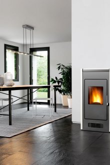 Moderner Ofen im Innenraum