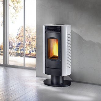 Ofen im Innenraum mit einem Heizkörper