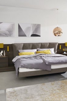 Katil dengan coklat kepala katil lembut