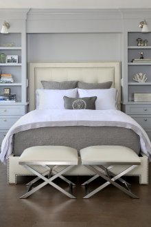 Katil neoklasik dengan headboard lembut