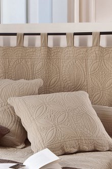 Katil dengan kepala katil berbutir lembut