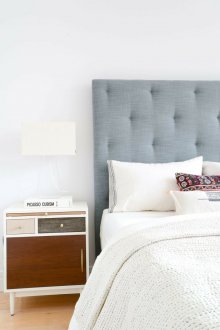 Katil dengan kepala katil kain lembut