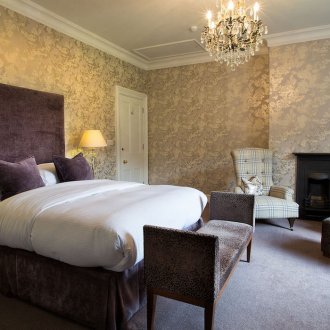 Katil dengan headboard lembut velor