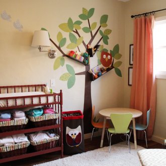 Рисуване на стената с рафтове