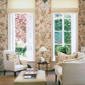 Бял флорален тапет