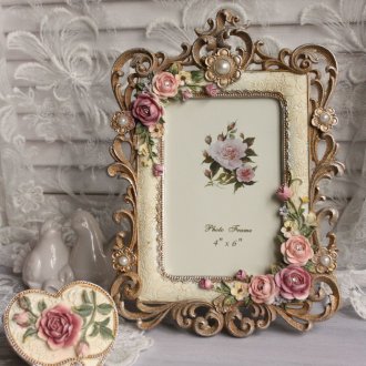 Декор за рамка за снимки от мъниста