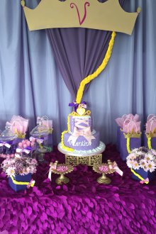 Decoration of children's holiday table with flowers.