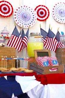 Decoration of a children's holiday table with flags.