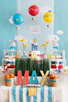 Decoration of a children's holiday table for 1 year