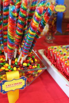 Decoration of a children's holiday table with candies