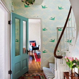 Декориране на коридора с тюркоазени тапети