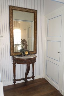 Довършване на коридора с класически тапет