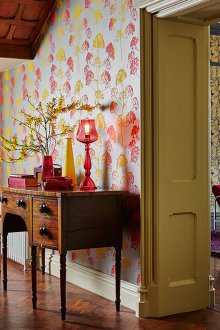 Декориране на коридора с нетъкан тапет