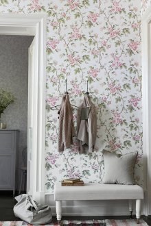 Декорация на коридора с тапети с рози