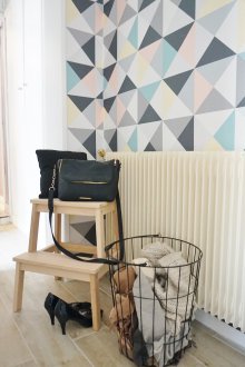 Довършване на коридора с триъгълни тапети