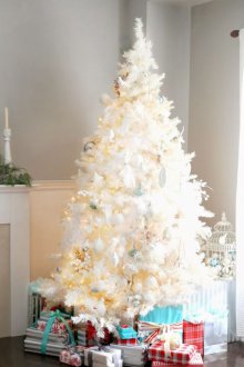 Декор на едностаен апартамент за новата година в бяло