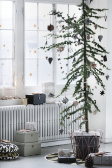 Декор на едностаен апартамент за новата година с хартия