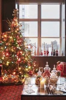 Декорация на едностаен апартамент за новата година с чорапи