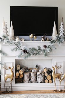 Декорация на едностаен апартамент за новата година с трупи