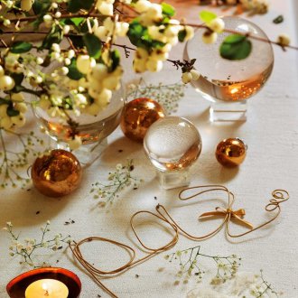 Новогодишен декор на апартамента златен