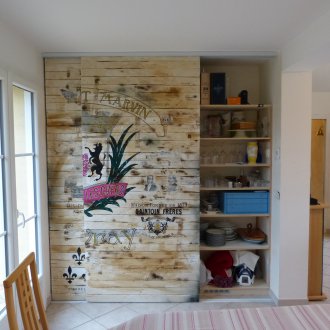 Гардероб с плъзгане с декор