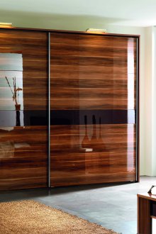 Гланцов плъзгащ гардероб