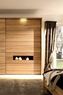 Орехов плъзгащ се гардероб