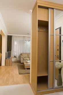 Плъзгаща се гардеробна преграда