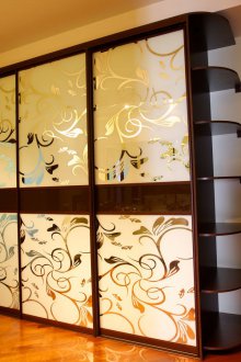 Гардероб с пясъкоструене