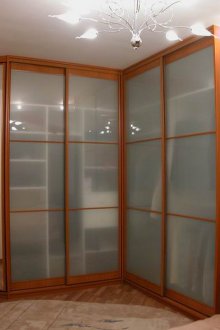 Ъглов гардероб