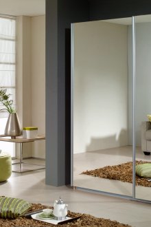 Гардероб с плъзгане с огледало