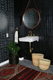 Черна баня в етнически стил.