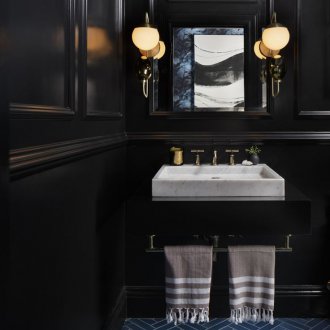 Черна баня с корнизи