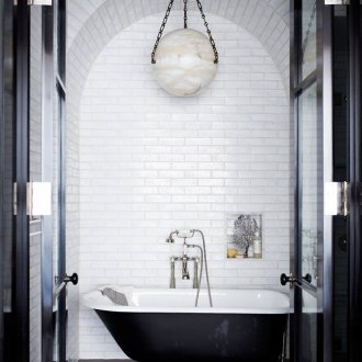 Монохромен дизайн на банята