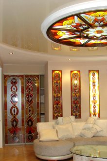 Stained glass round ceiling in the living room