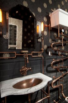 Черна баня с тапет