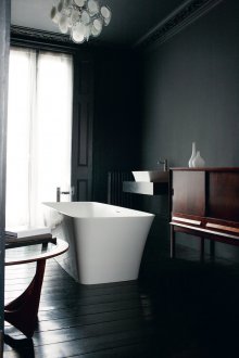 Черна тапицерия за баня