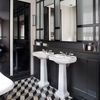 Черна баня в ретро стил