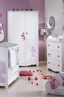 Bilik kanak-kanak di gaya Provence dengan perabot