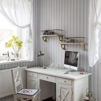 Bilik kanak-kanak di gaya Provence berjalur