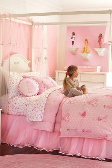 Bilik kanak-kanak gaya Provence dengan puteri