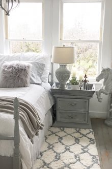 Bilik kanak-kanak di gaya Provence berwarna kelabu