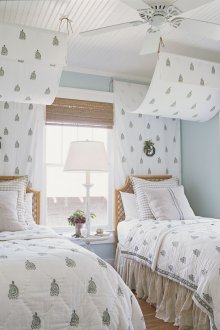 Bilik kanak-kanak di gaya Provence dengan tekstil